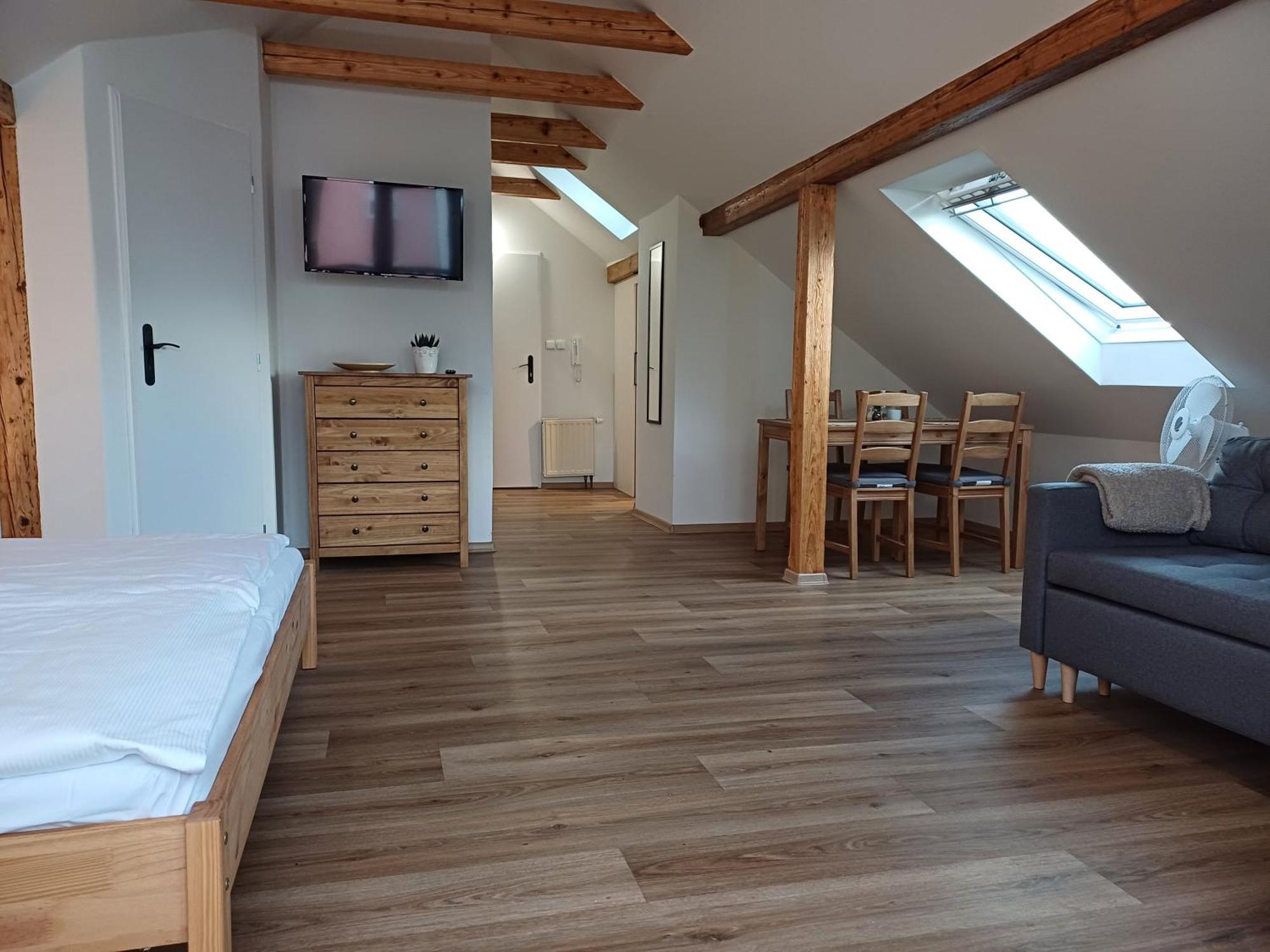 קרלובי וארי Loft Apartment מראה חיצוני תמונה