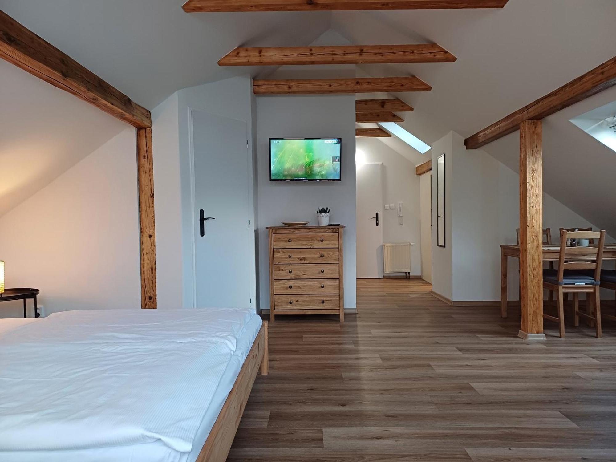 קרלובי וארי Loft Apartment מראה חיצוני תמונה
