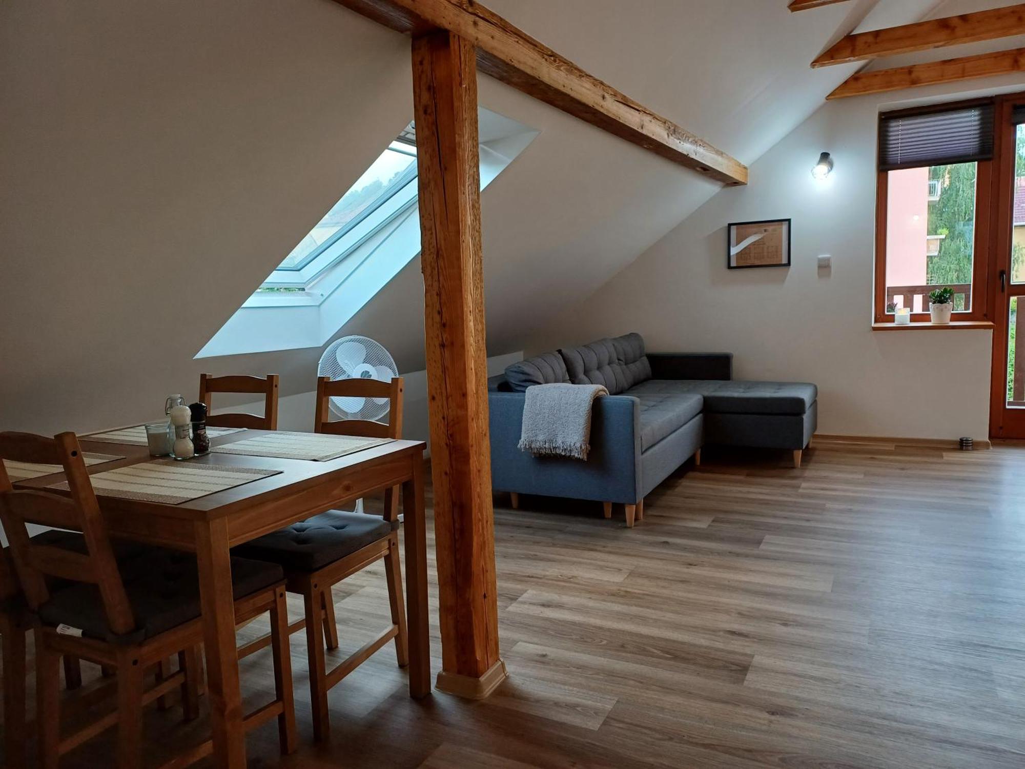 קרלובי וארי Loft Apartment מראה חיצוני תמונה