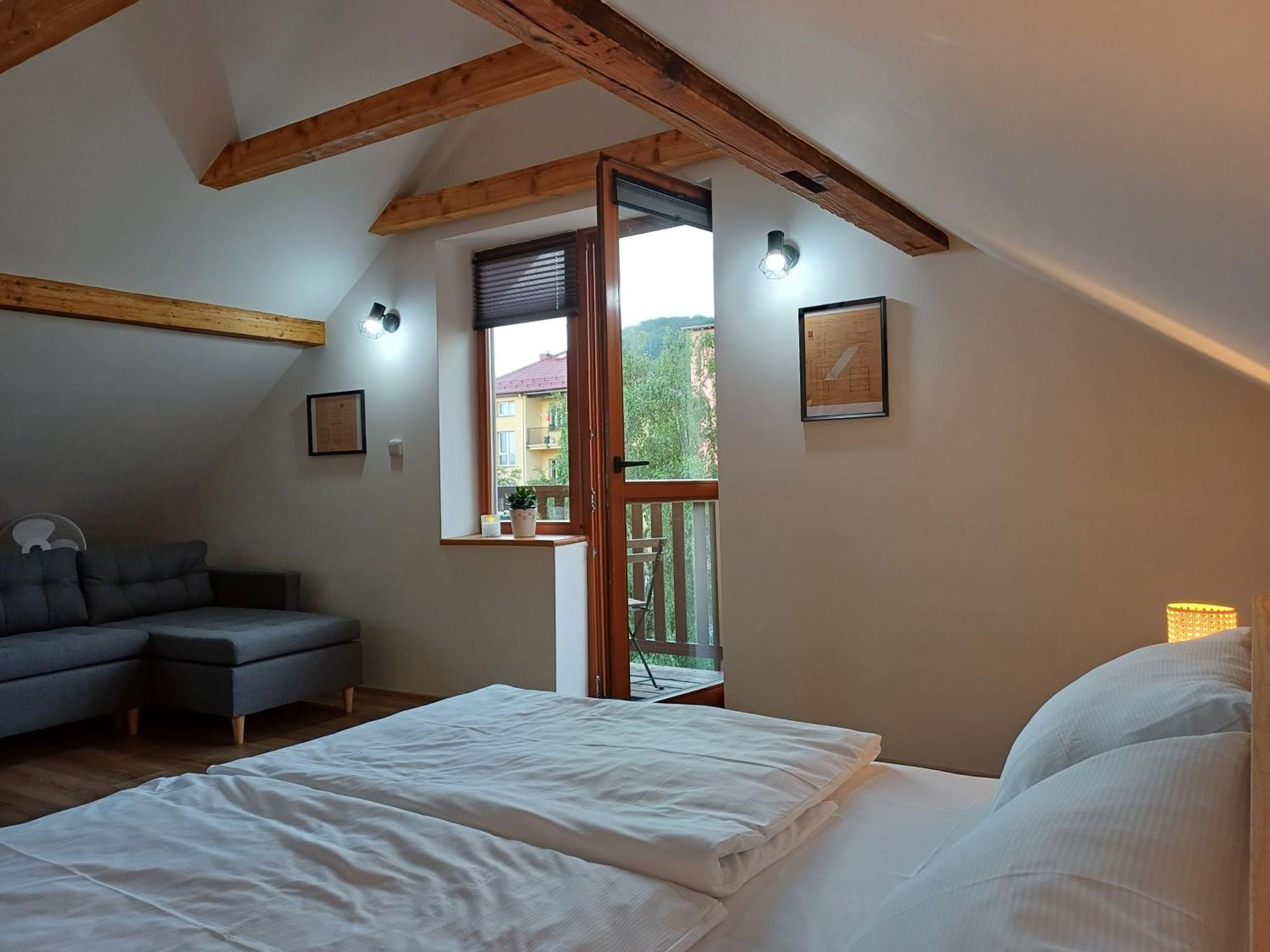 קרלובי וארי Loft Apartment מראה חיצוני תמונה